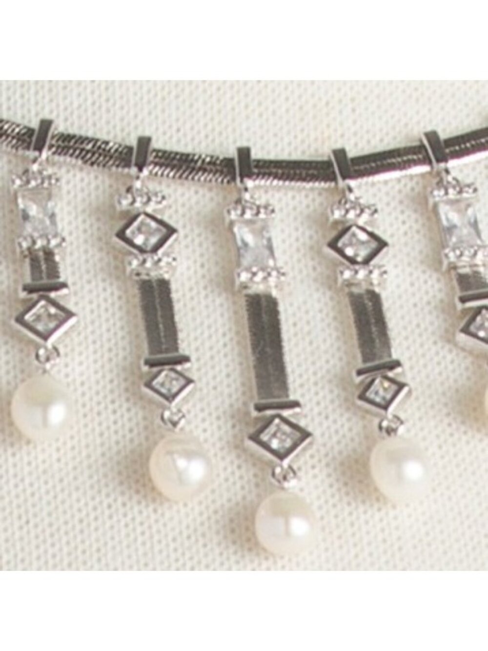 KENDRA SCOTT Silver Gracie White Mix Statement Necklace - Picture 3 of 3